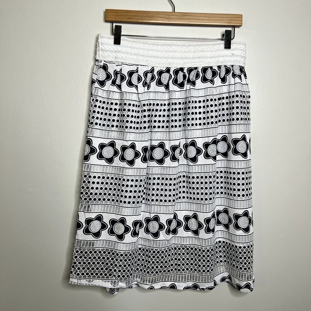 White Floral Lace Knee Length Skirt - Picture 3 of 7